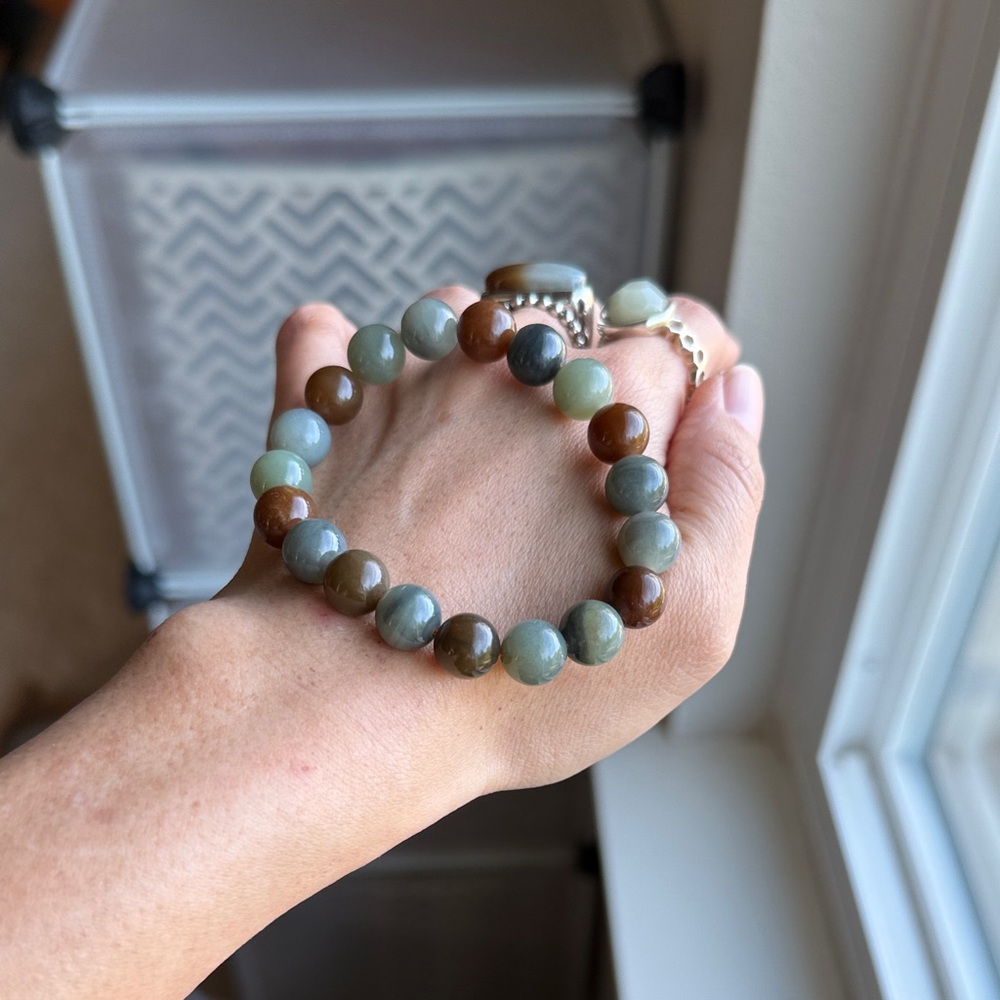 Loulan Tri-color Hetian Jade Beaded Bracelet 10mm - Picture 6 of 8